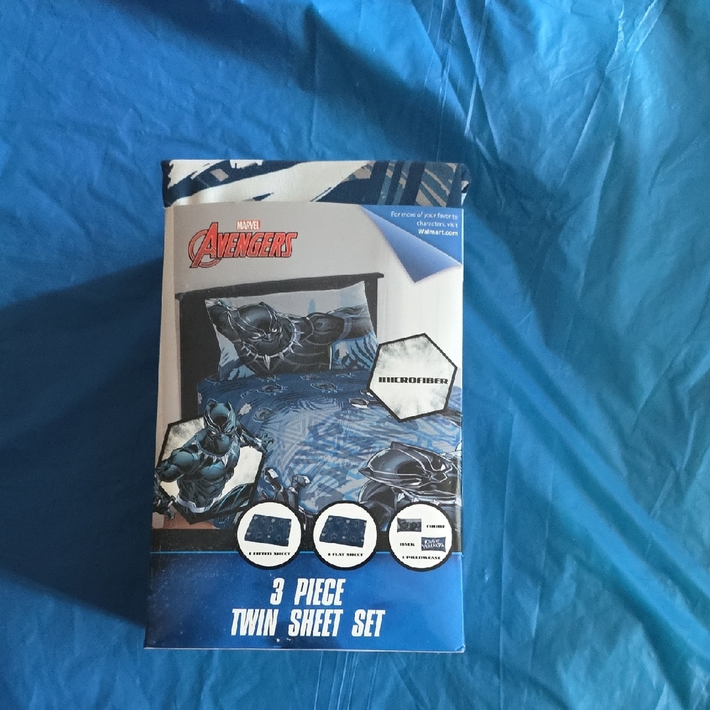 Marvel Avengers Blue and Black Twin Sheet Set